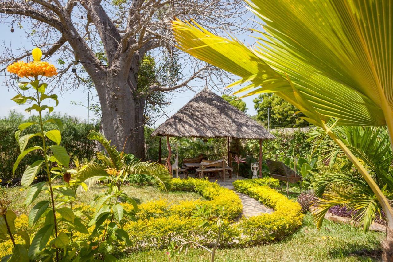 Villa Raymond, Diani, Kenya Diani Beach Esterno foto